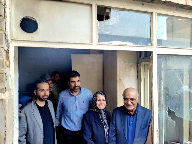 قفل خانه «هوشنگ مرادی کرمانی» شکسته شد!////