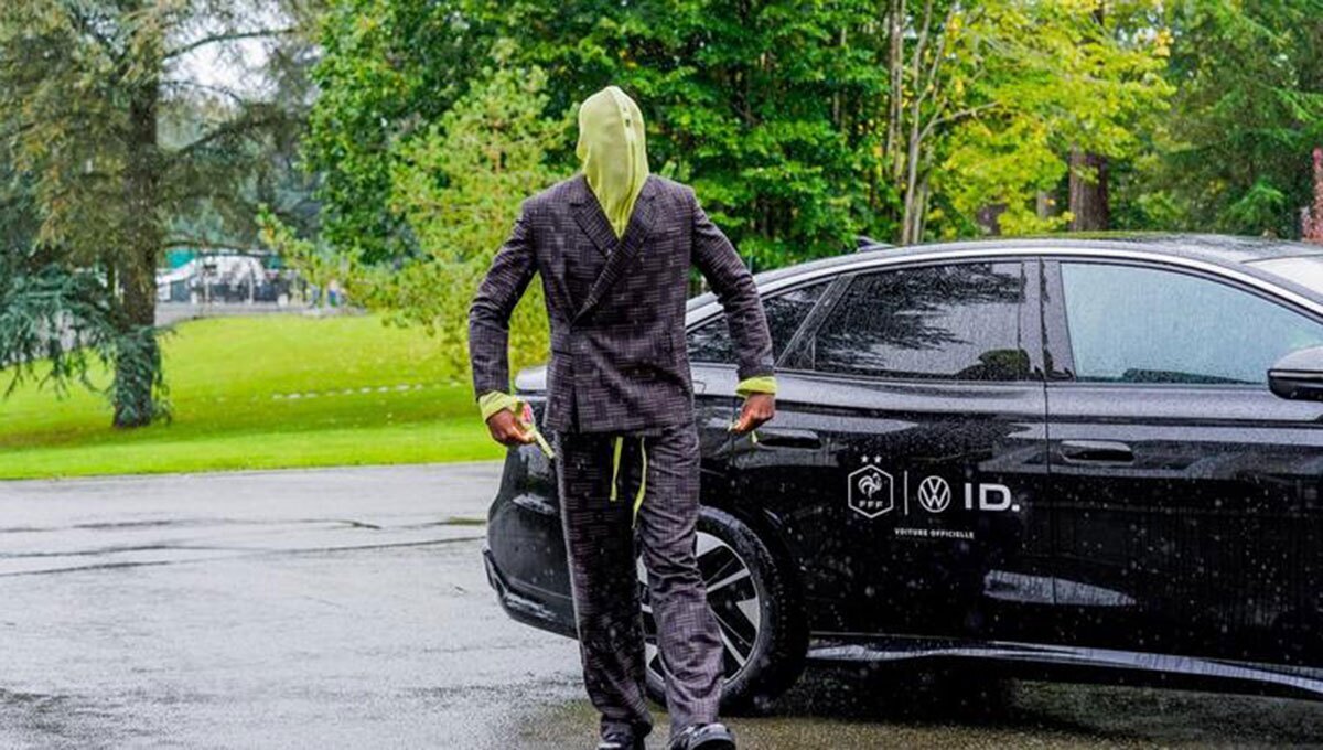 (تصویر) مد یا فوتبال؟ تیپ عجیب مدافع لیورپول در اردوی فرانسه سوژه شد