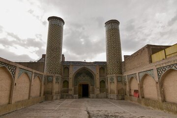 مسجد ۱۵۰ ساله قاجاری با دو محراب ///