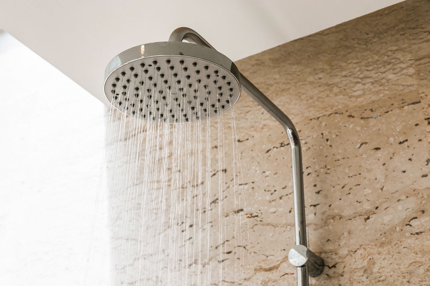 دوش حمام و مسواک شما پر از ویروس‌هایی هستند که زندگی شما را نجات می‌دهند / ترجمه