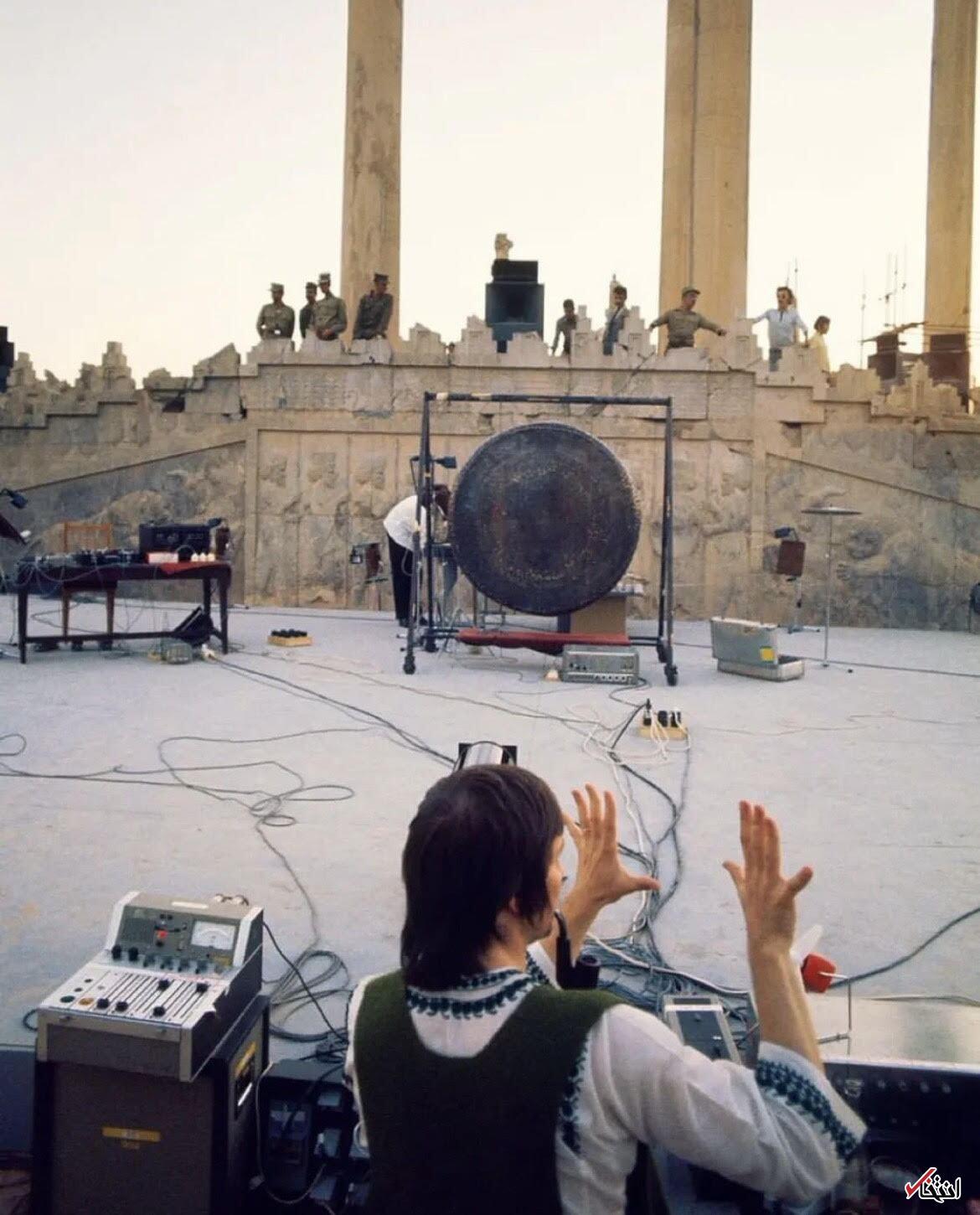 ۱۳۵۱؛ آهنگساز معروف آلمانی در تخت جمشید (تصویر)