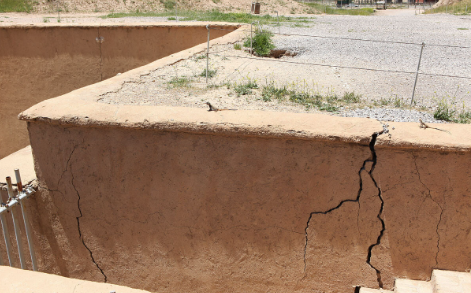 کعبه زرتشت از هم می‌پاشد (ویدئو)