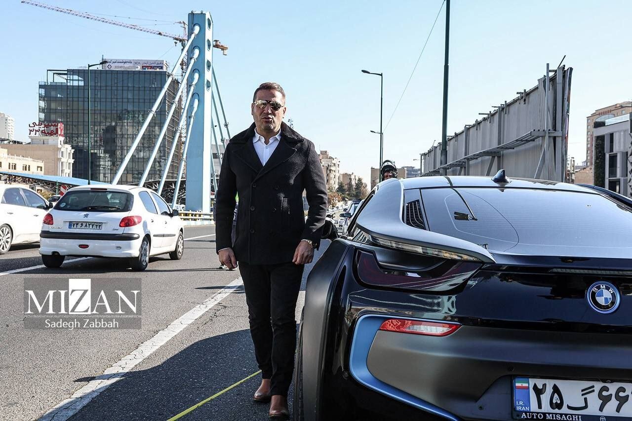 اولین تصویر از راننده BMW که روی پل پارک‌وی گرفتار زورگیران خشن شد