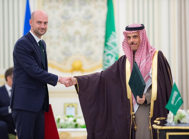 ماکرون و بن‌سلمان خواستار انتخاب رئیس‌جمهور جدید لبنان شدند
