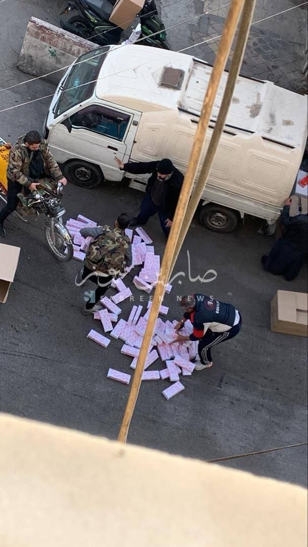 (ویدئو) هرج‌ومرج در سوریه؛ از آتش زدن دادگاه تا غارت گمرک‌ها