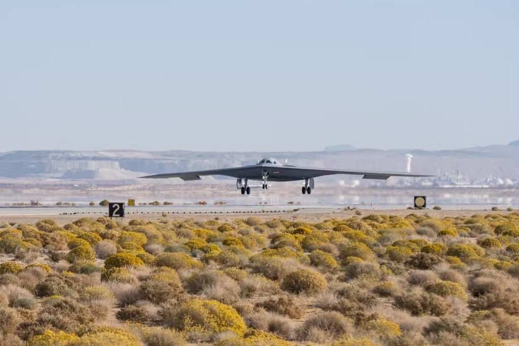 (تصاویر) آیا بمب افکن پنهانکار B-۲۱ Raider می‌تواند بدون خلبان پرواز کند؟