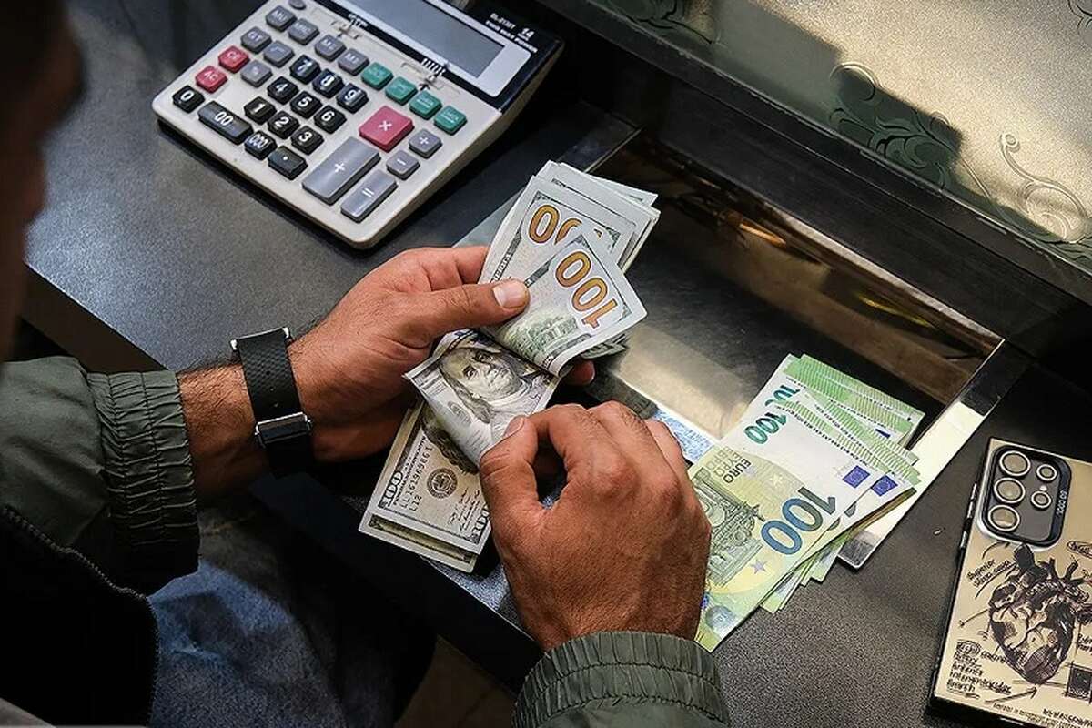 ماجرای خرید دلار ارزان با ایران‌چک یک میلیونی!